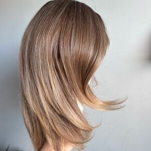 High-Quality Synthetic Wig – Natural Light Brown / Caramel Tones